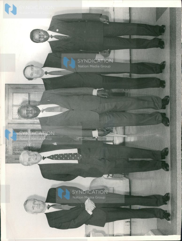 President Daniel Arap Moi poses for a group photograph