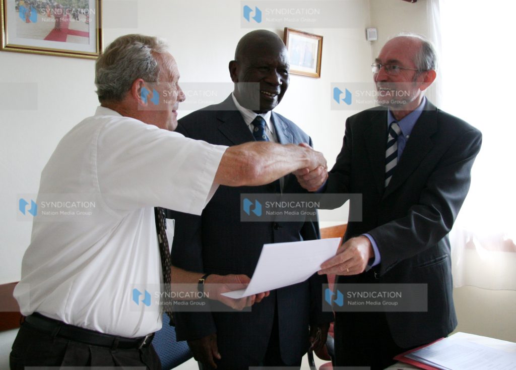 Signing at the APDK offices