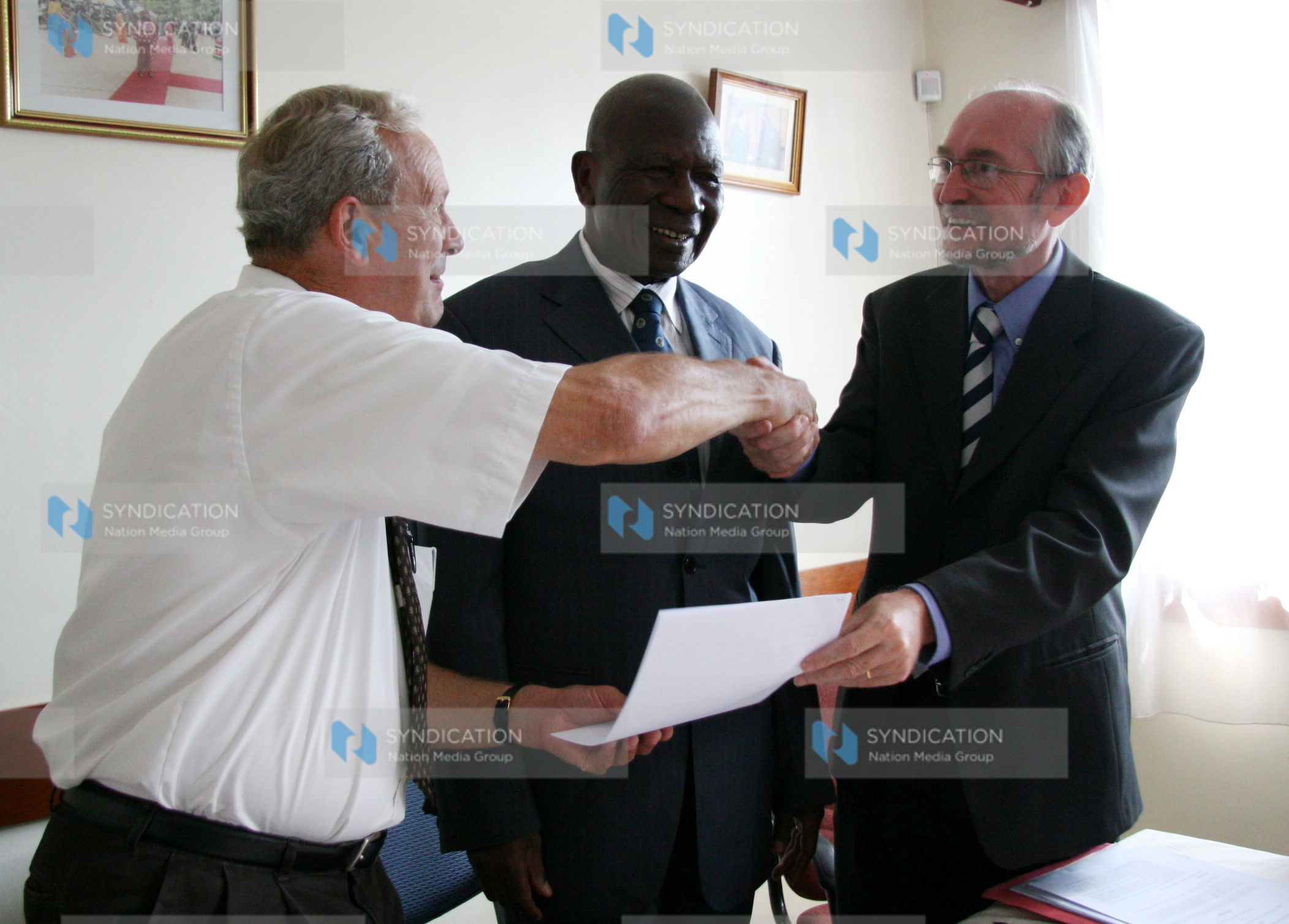 Signing at the APDK offices