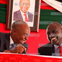 Deputy President William Ruto confers with transport cabinet secretary Michael Kamau (L)