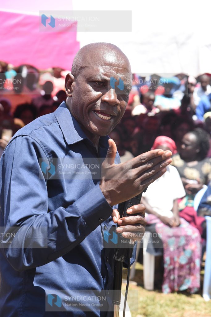 Senator Dr. Boni Khalwale addresses hundreds of mourners at Mahiakalo, Kakamega County