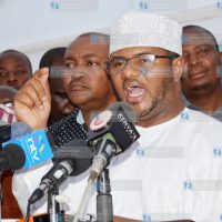 Mombasa County Senator Hassan Omar (centre)