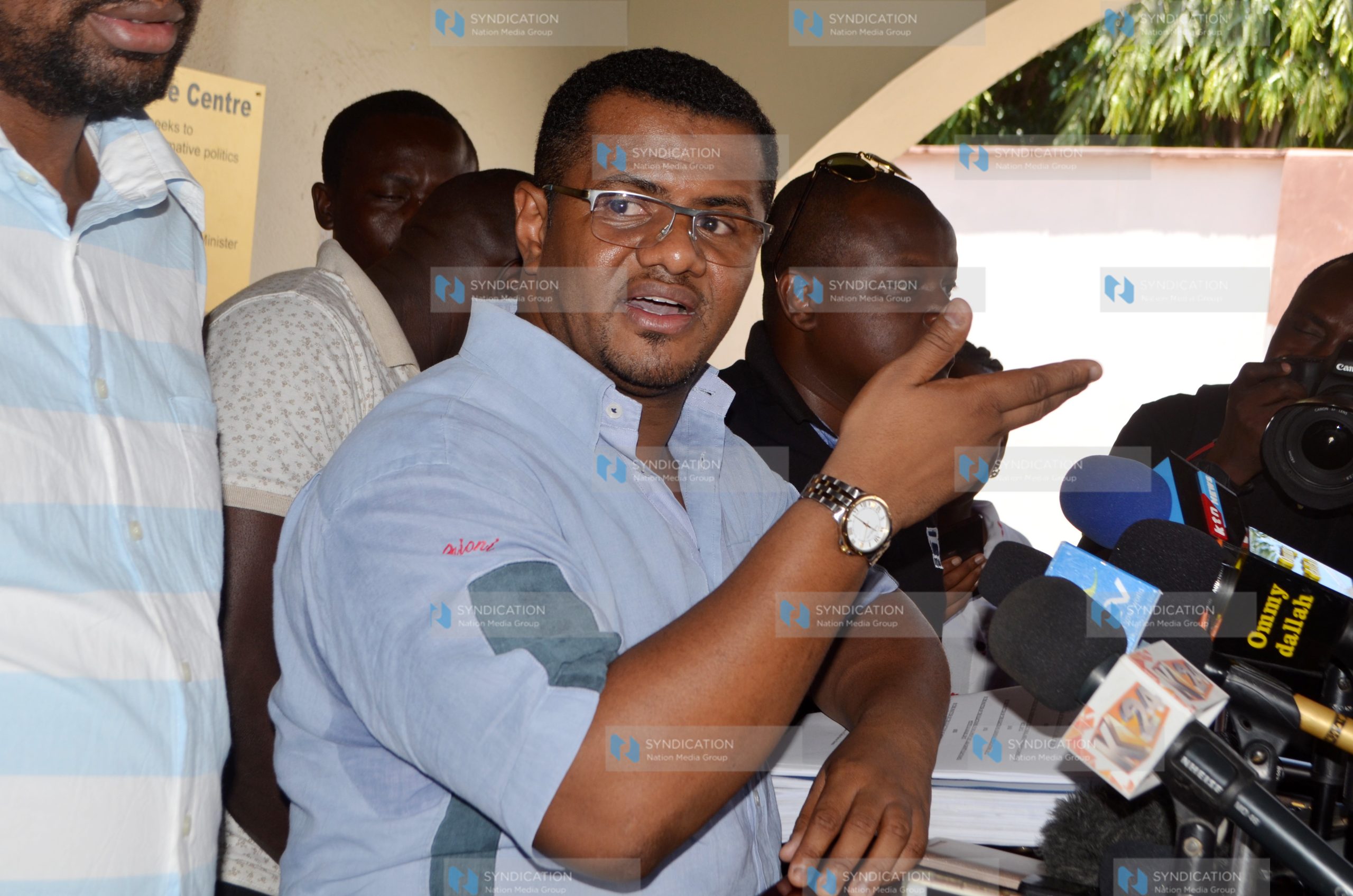 Former Mombasa Senator Hassan Omar (left) adddressing journalists