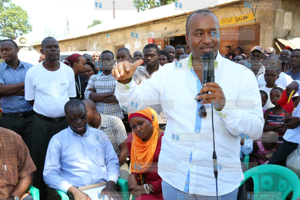 Hassan Ali Joho addressing the residents of Owino Uhuru Slums