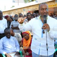 Hassan Ali Joho addressing the residents of Owino Uhuru Slums