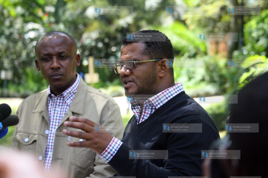 Hassan Omar(right) and Makueni Senator Mutula Kilonzo Junior addressing journalists