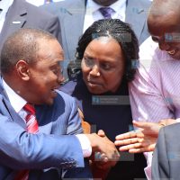 President Uhuru Kenyatta (left) meeting some of Kenyans in diaspora