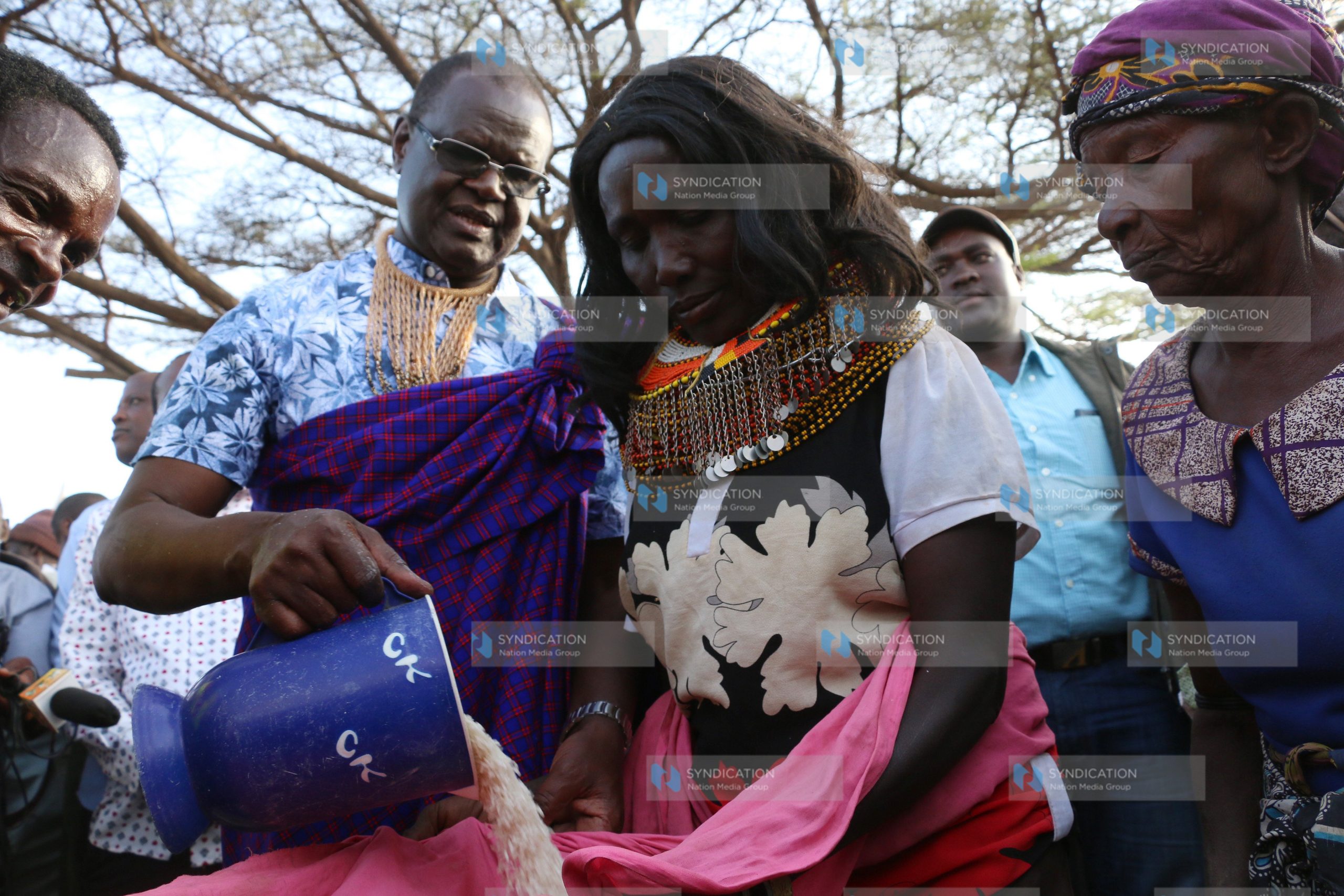 Meru Governor Kiraitu Murungi distributes foodstuff