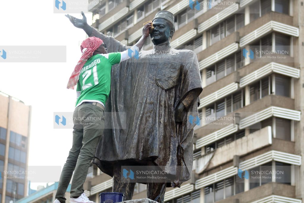 Gor Mahia supporter wipes Tom Mboya Monument