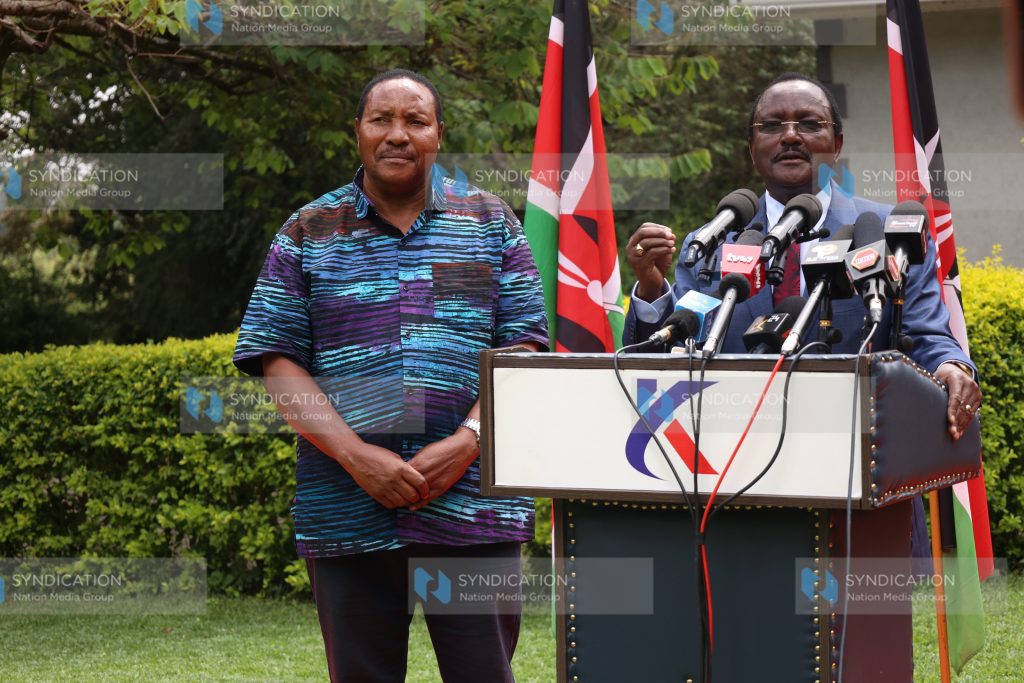 Wiper Party Leader Kalonzo Musyoka(right)