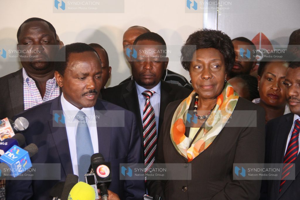 Wiper Leader Kalonzo Musyoka (centre)