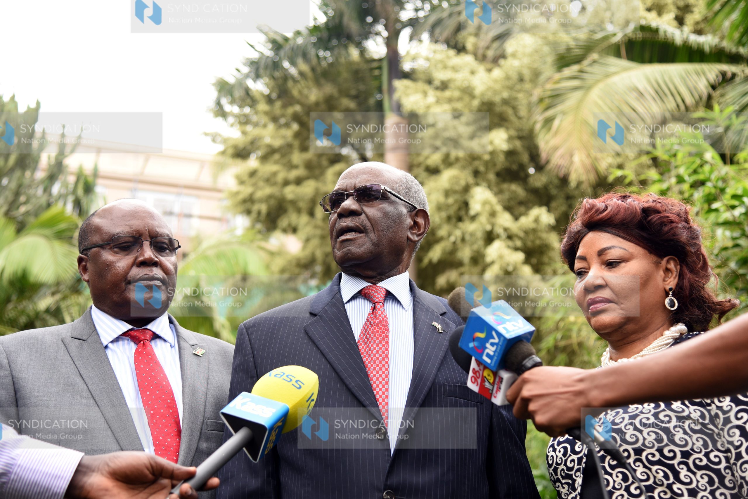 Former Kitui senator David Musila(centre)
