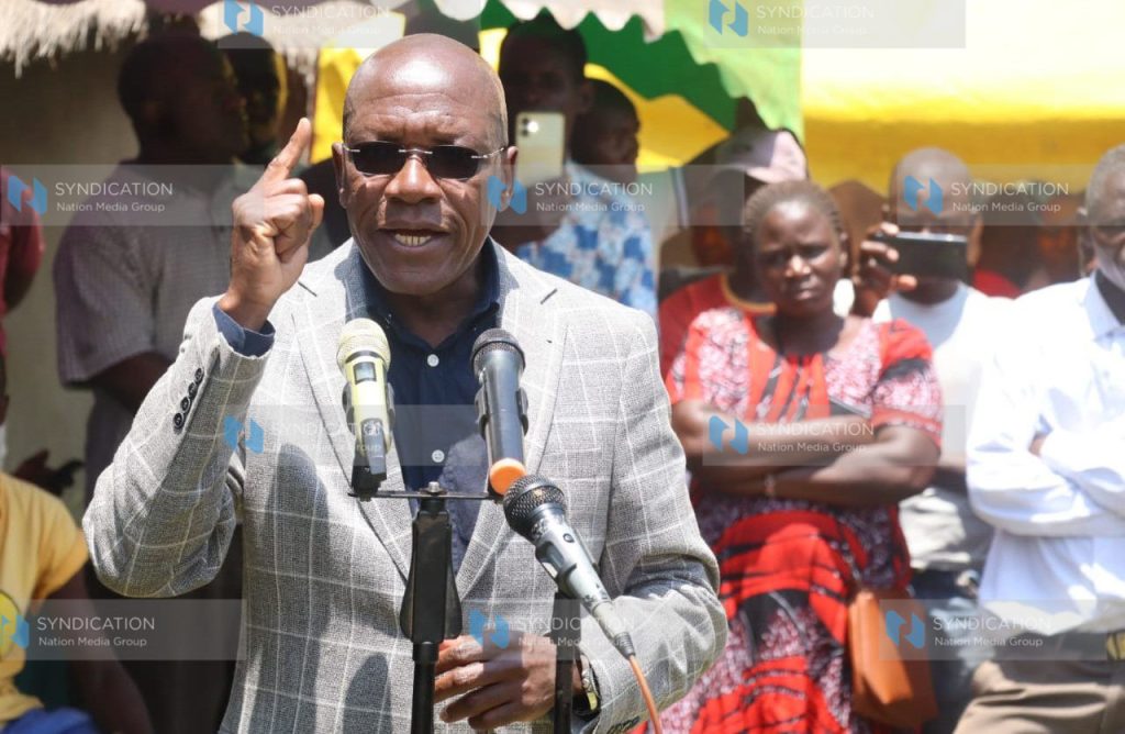 Kakamega senator Dr Boni Khalwale addressing during funeral service