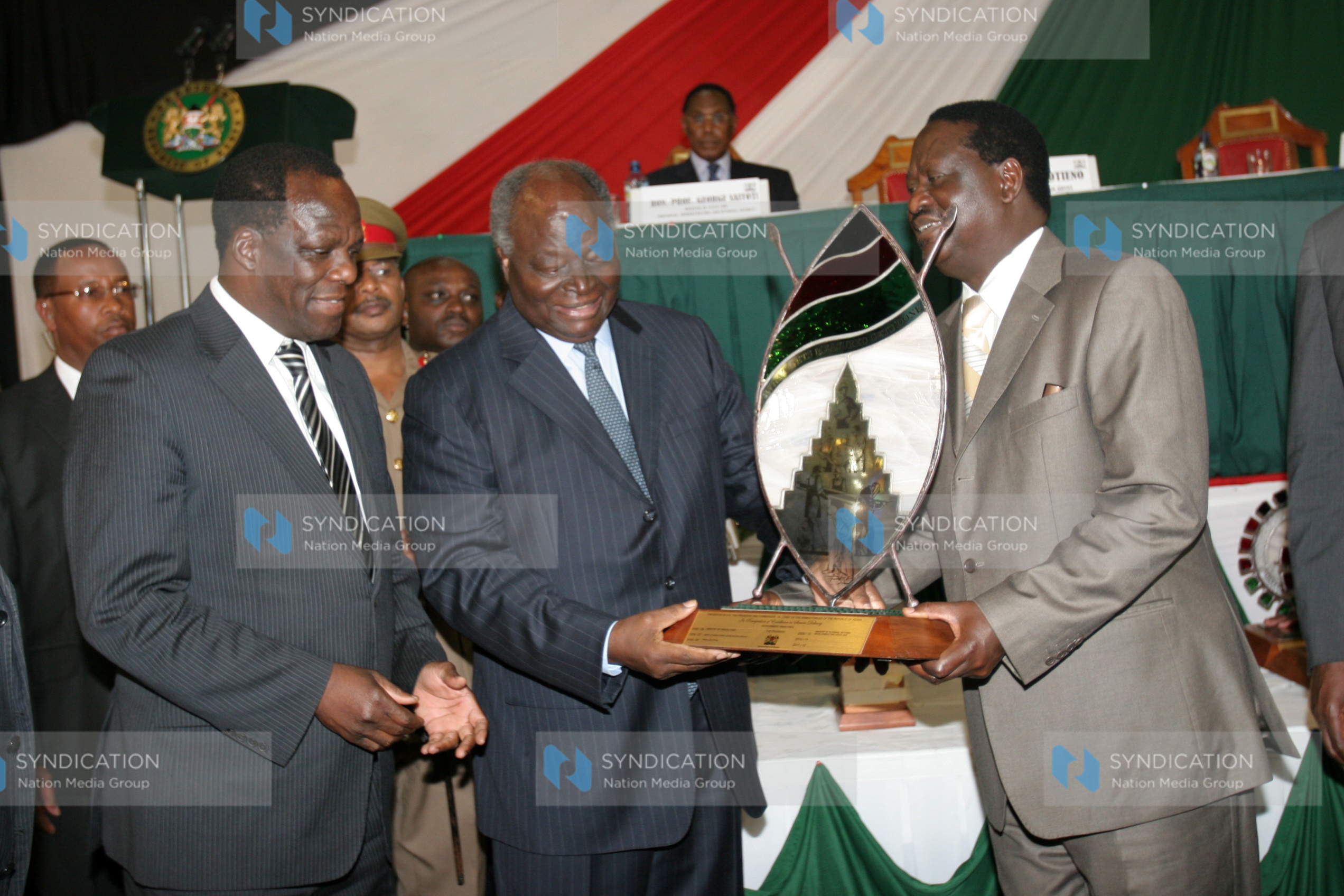 President Mwai Kibaki (center) with Prime Minister Raila Odinga