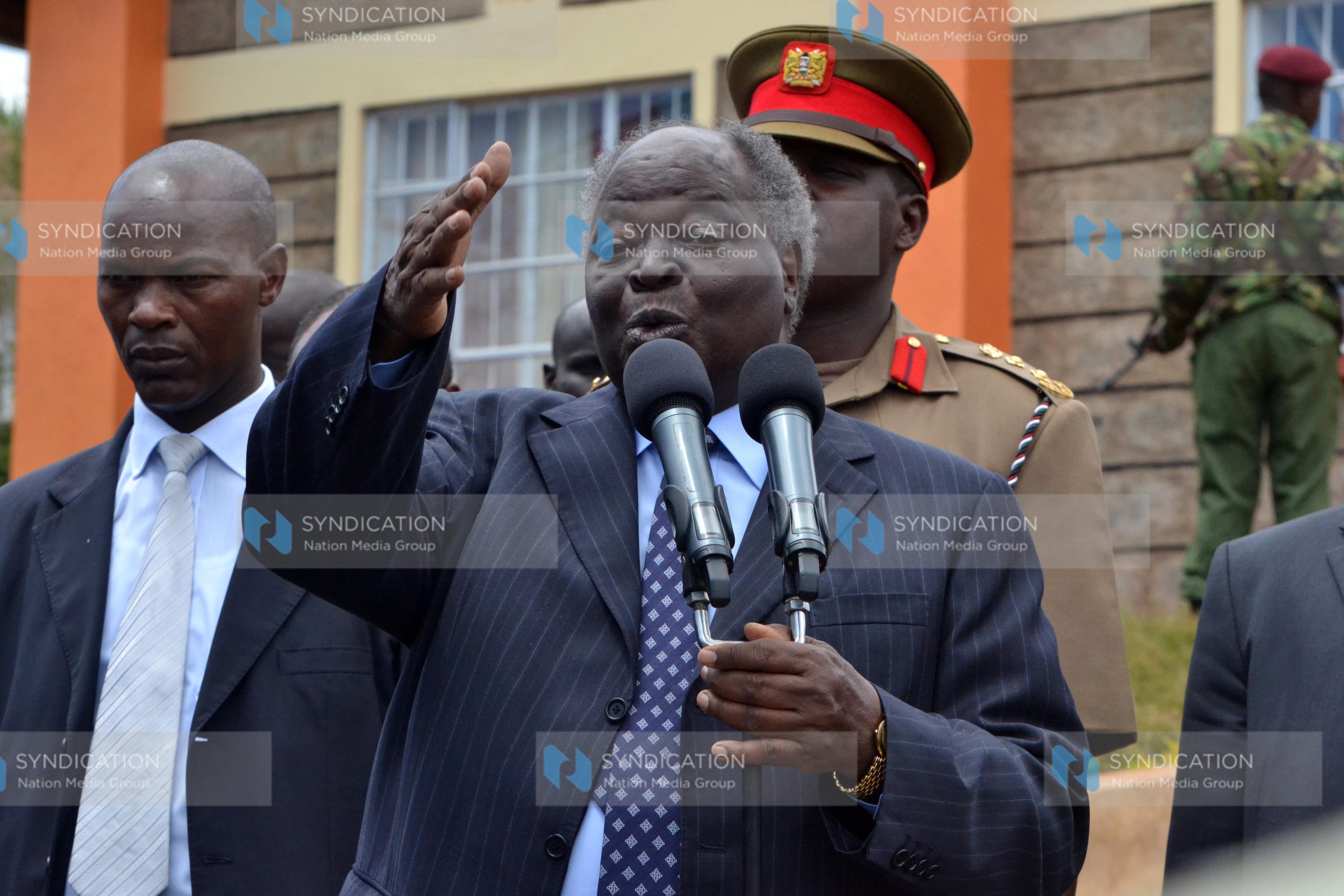 President Mwai Kibaki addresses Othaya residents