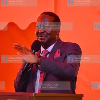 Raila Odinga addresses a delegation of political leaders