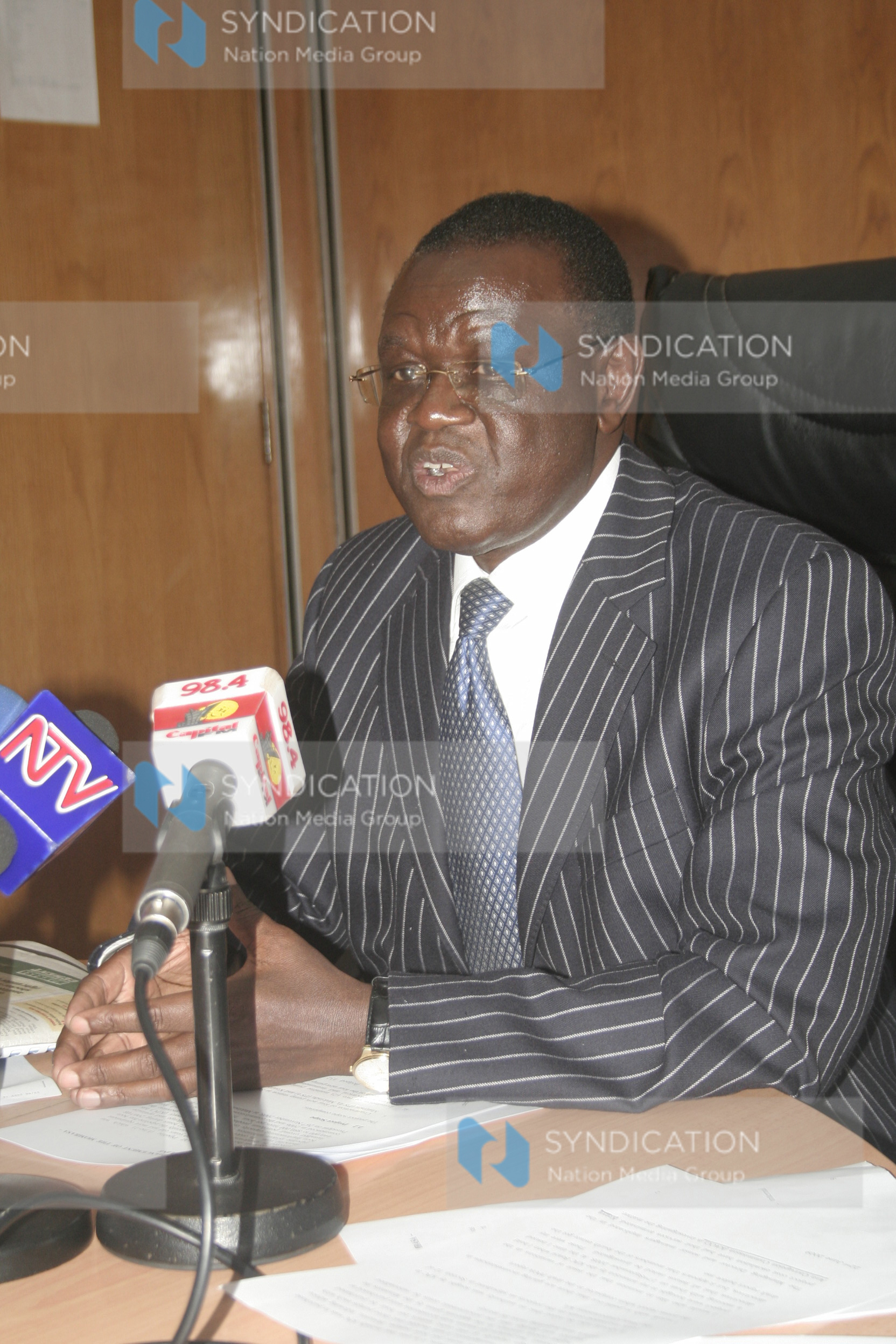 Energy minister Kiraitu Murungi addressing a press conference