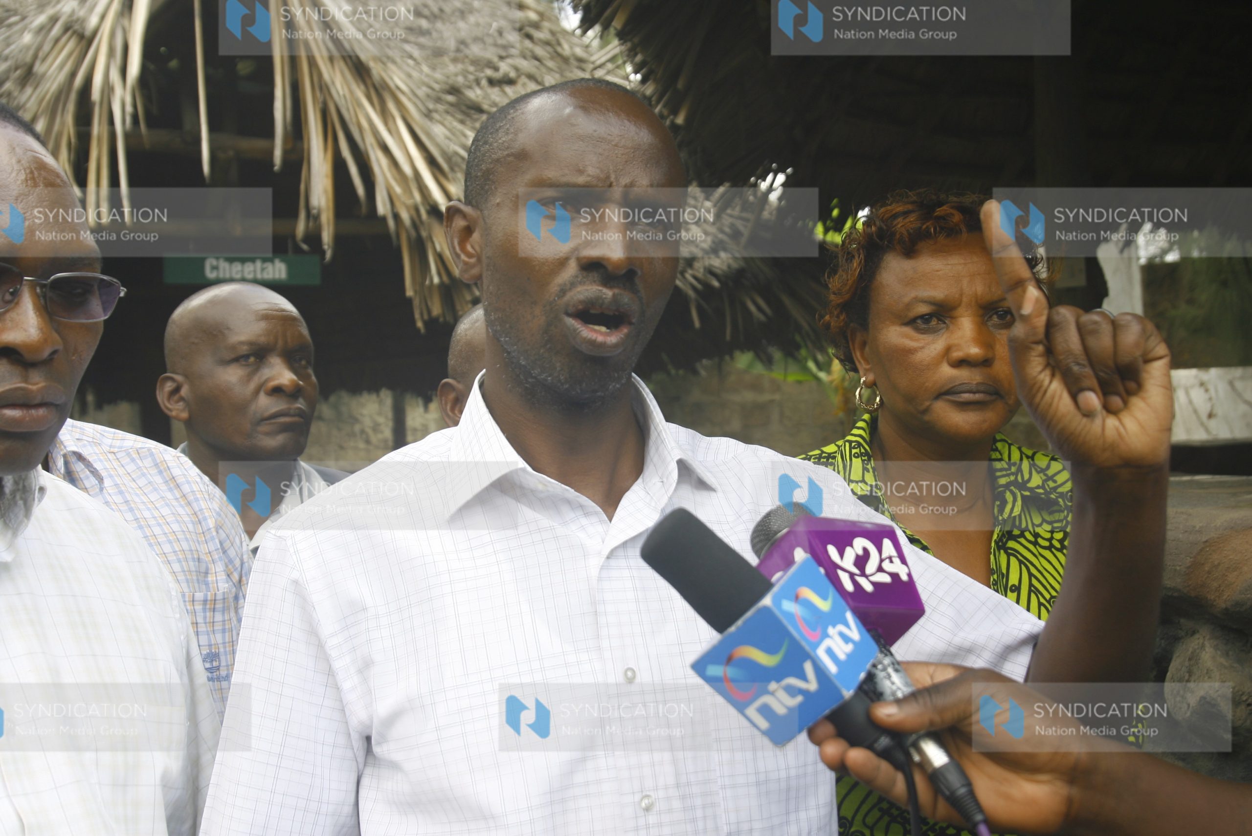 Wilson Sossion (C) and other KNUT union officials addressing the Media
