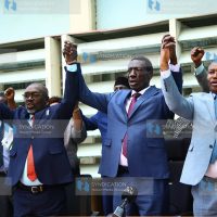 KNUT officials chanting to the solidarity song