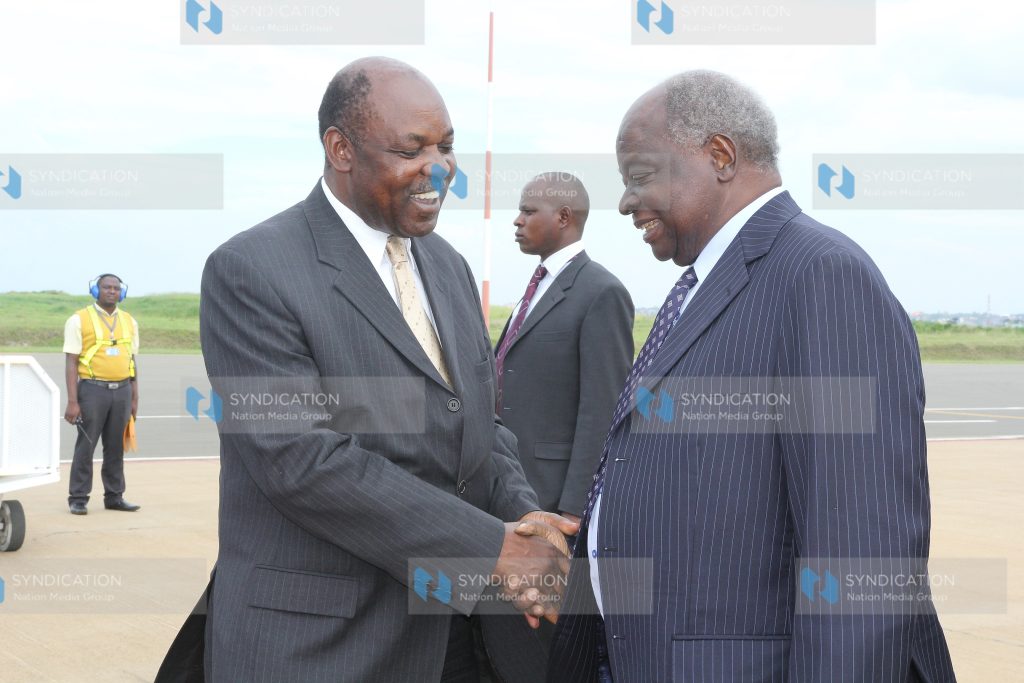 Kisumu Governor Jack Ranguma welcomes former President Mwai Kibaki