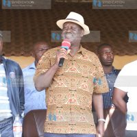 Opposition leader Raila Odinga (center)