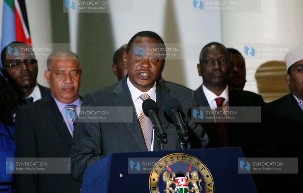 President Uhuru Kenyatta(centre)