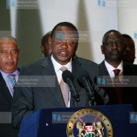 President Uhuru Kenyatta(centre)