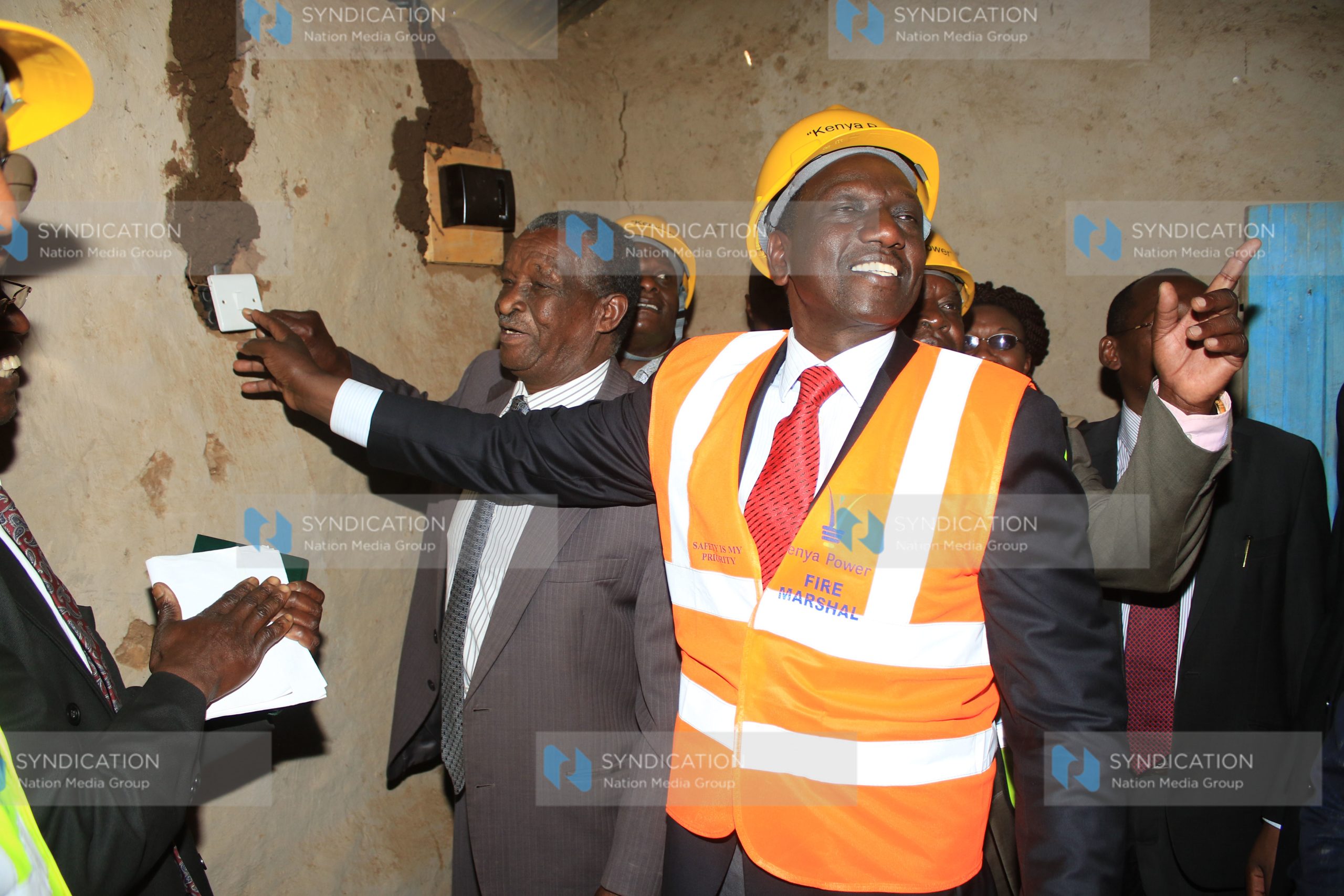 Deputy President William Ruto switches on the lights at Isoge Miracle Church