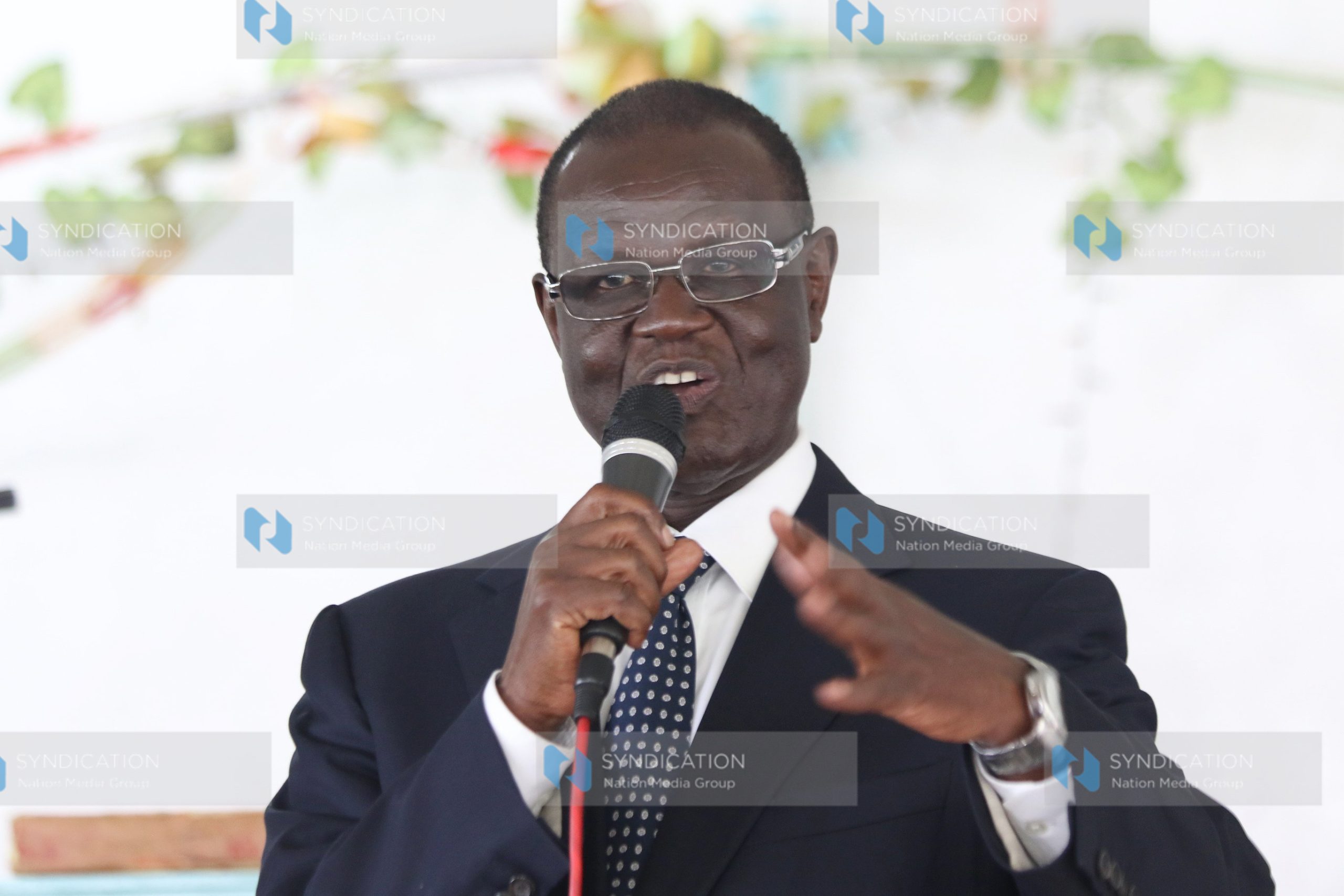 Meru Governor Kiraitu Murungi addresses mourners