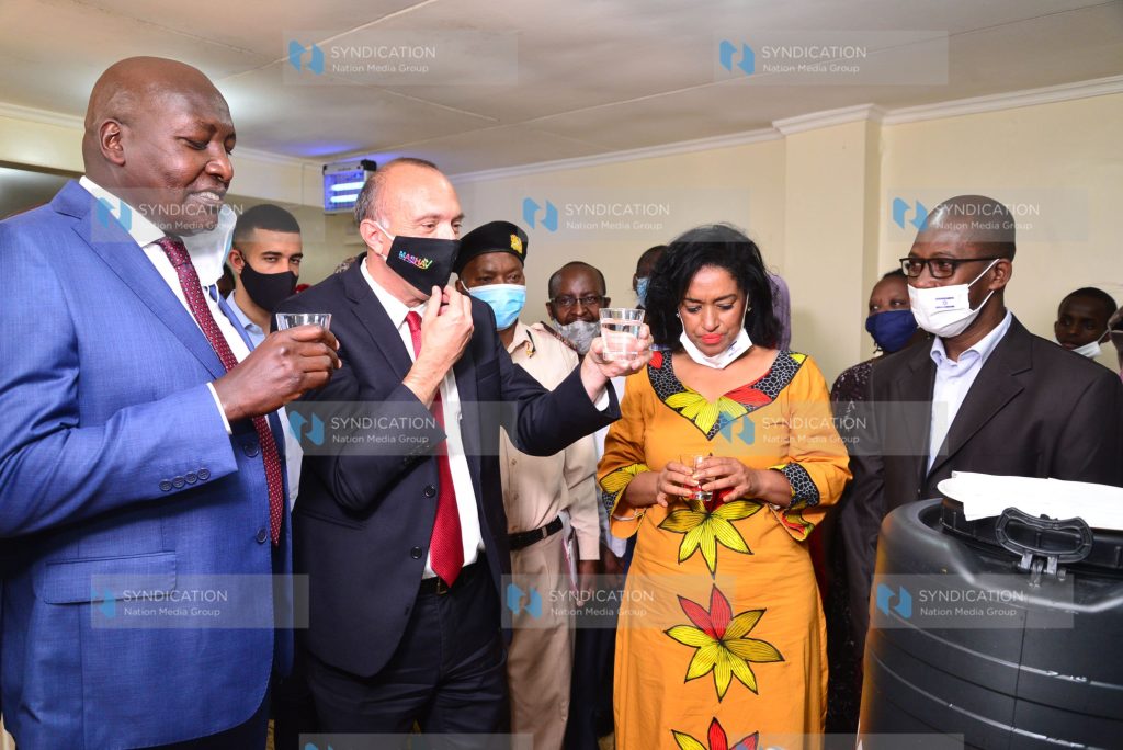 Presentation of water purifying system to the home by the Israel Embassy