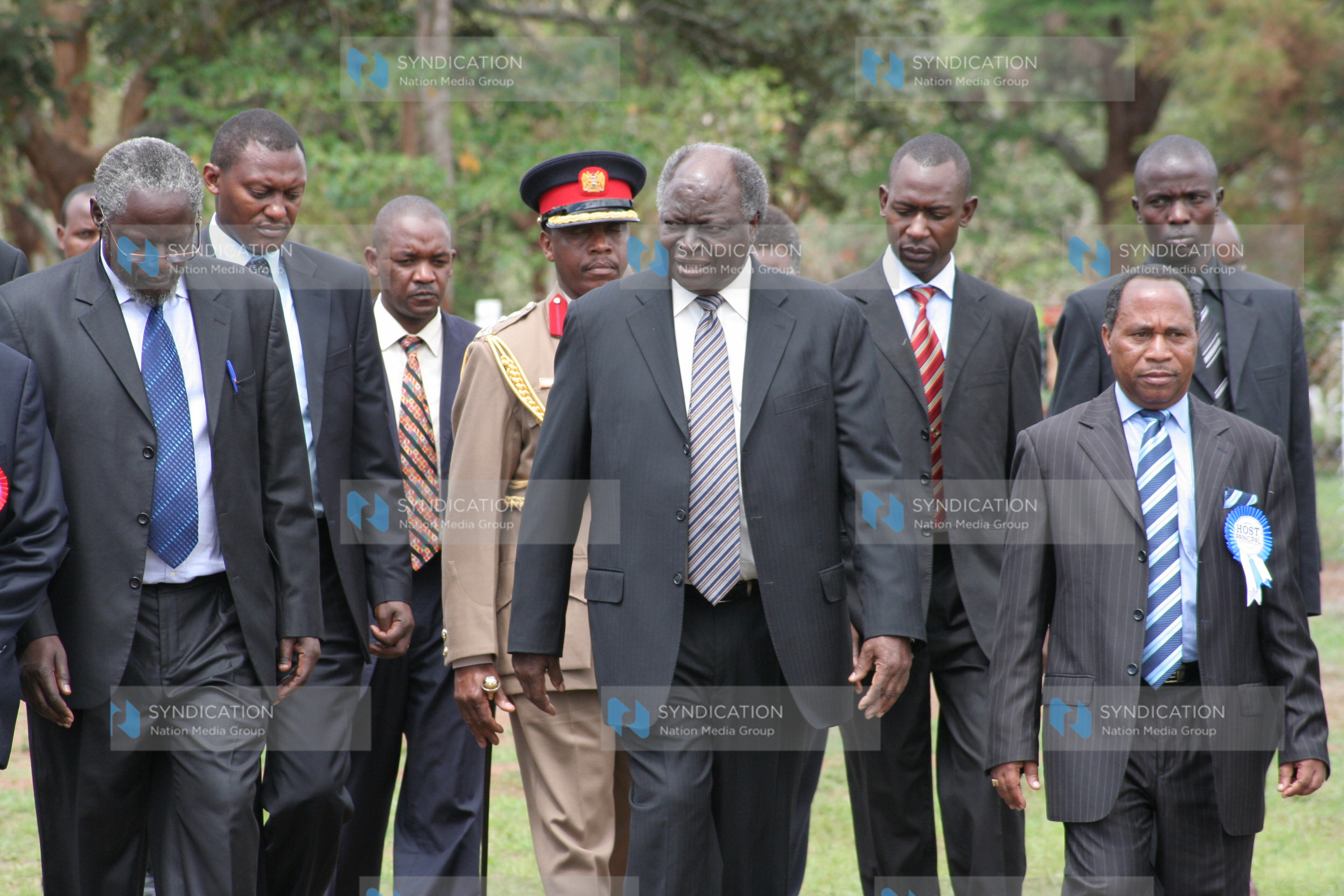 President Mwai Kibaki (centre)