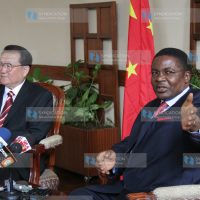 Speaker of the National Assembly Kenneth Marende (right)