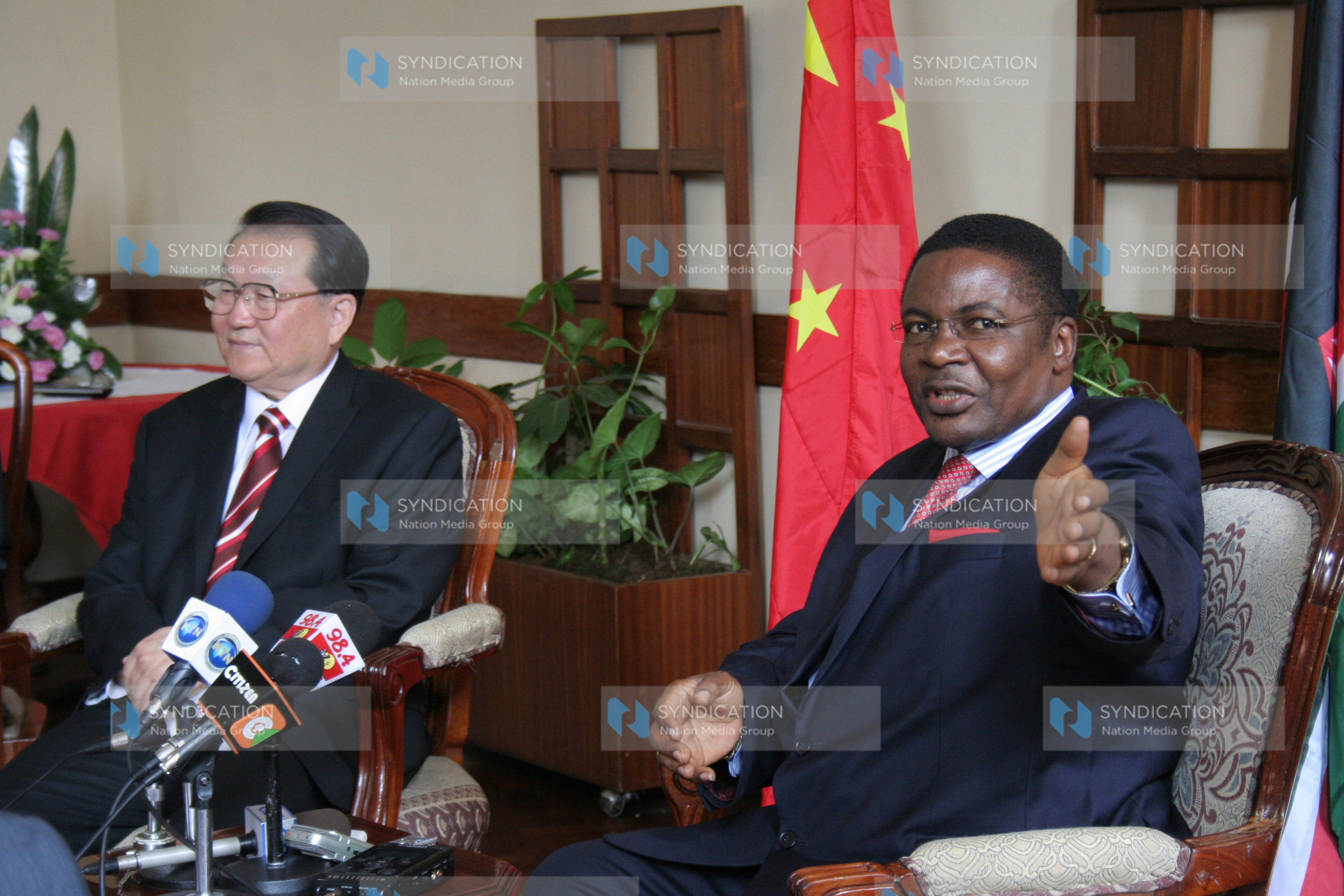 Speaker of the National Assembly Kenneth Marende (right)