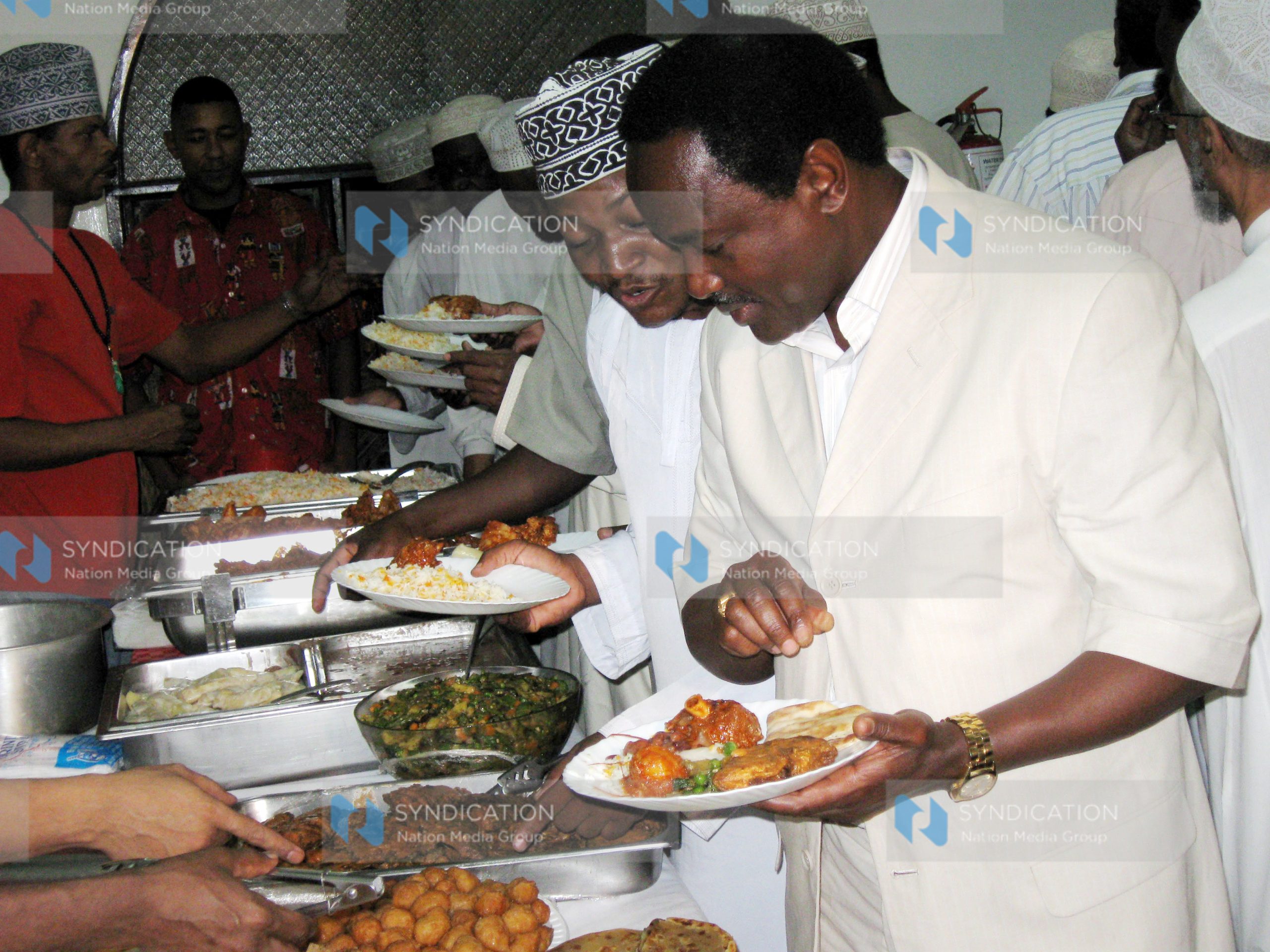Vice president Kalonzo Musyoka samples Muslims futari