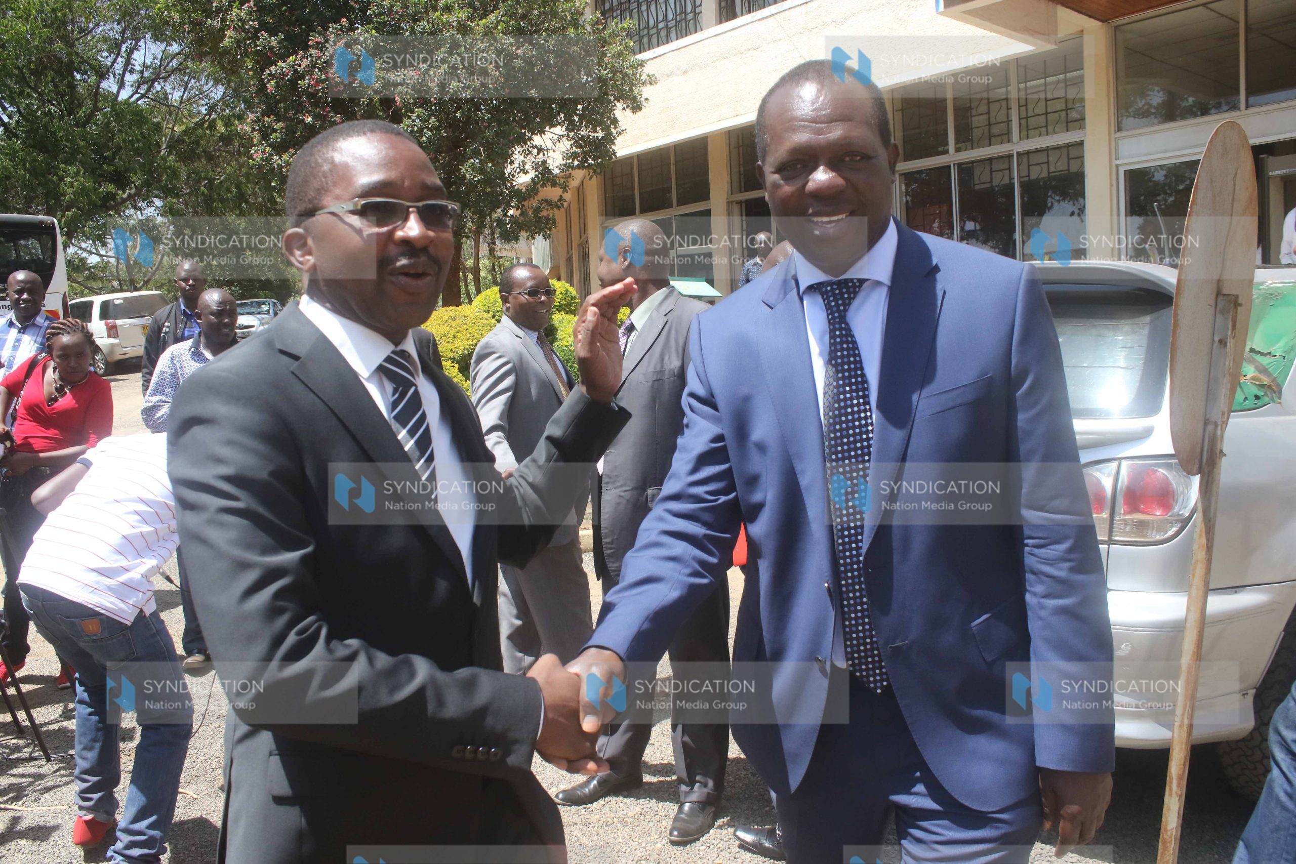 Mwangi wa Iria and Jubilee Party secretary general Raphael Tuju shake hands after addressing journalists