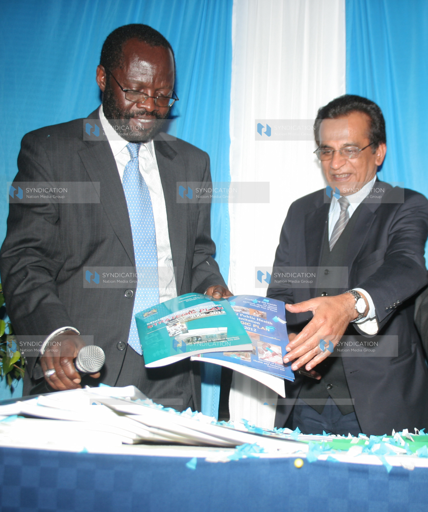 Minister for Medical Services Prof Anyang’ Nyong’o and Directors for Public Health and Sanitation Sharif Shanaaz