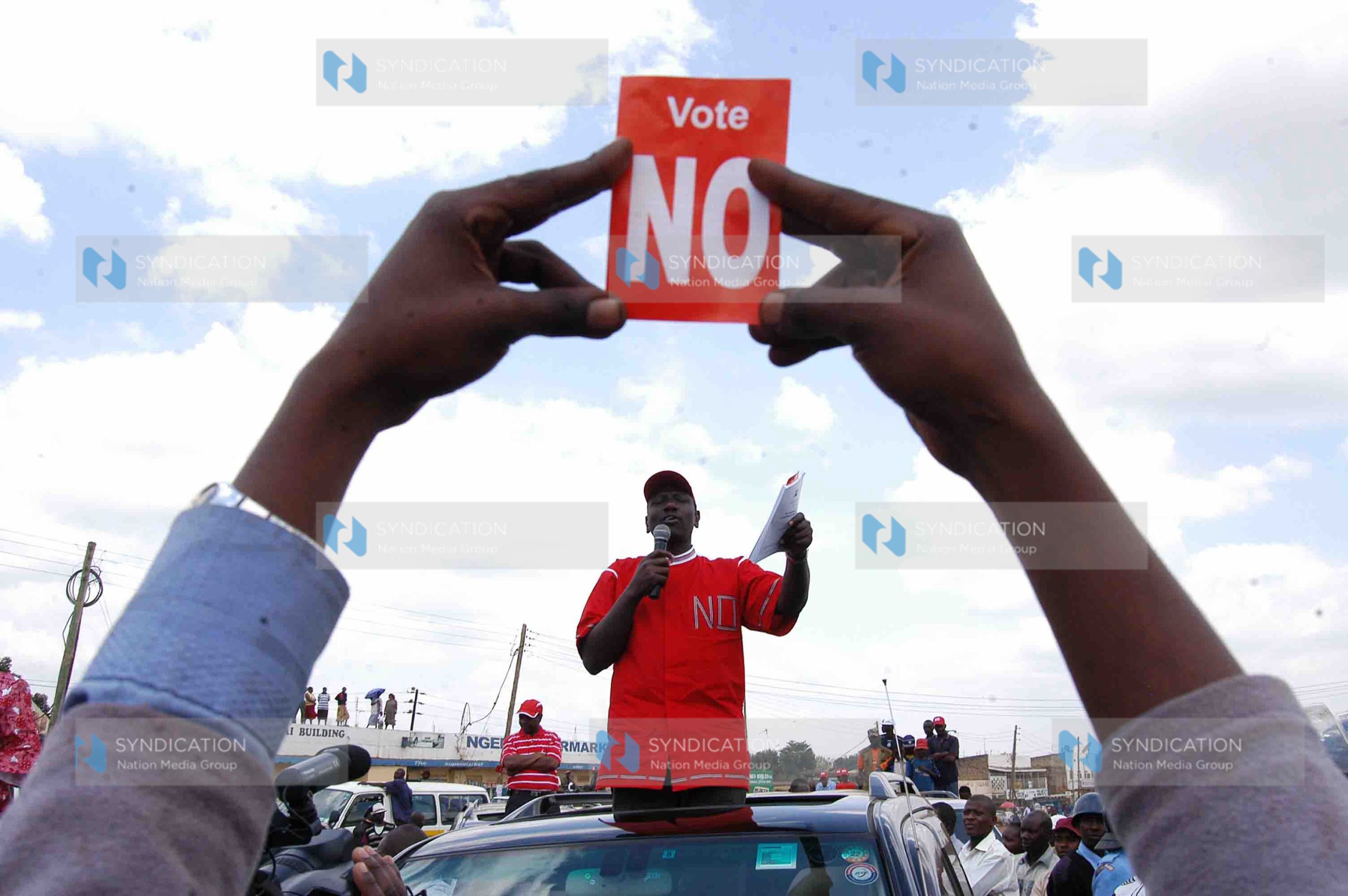 Higher education minister William Ruto addresses Kenyans at Kagio town