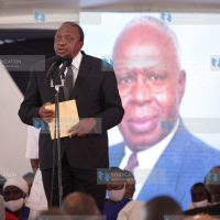 President Uhuru Kenyatta addresses mourners