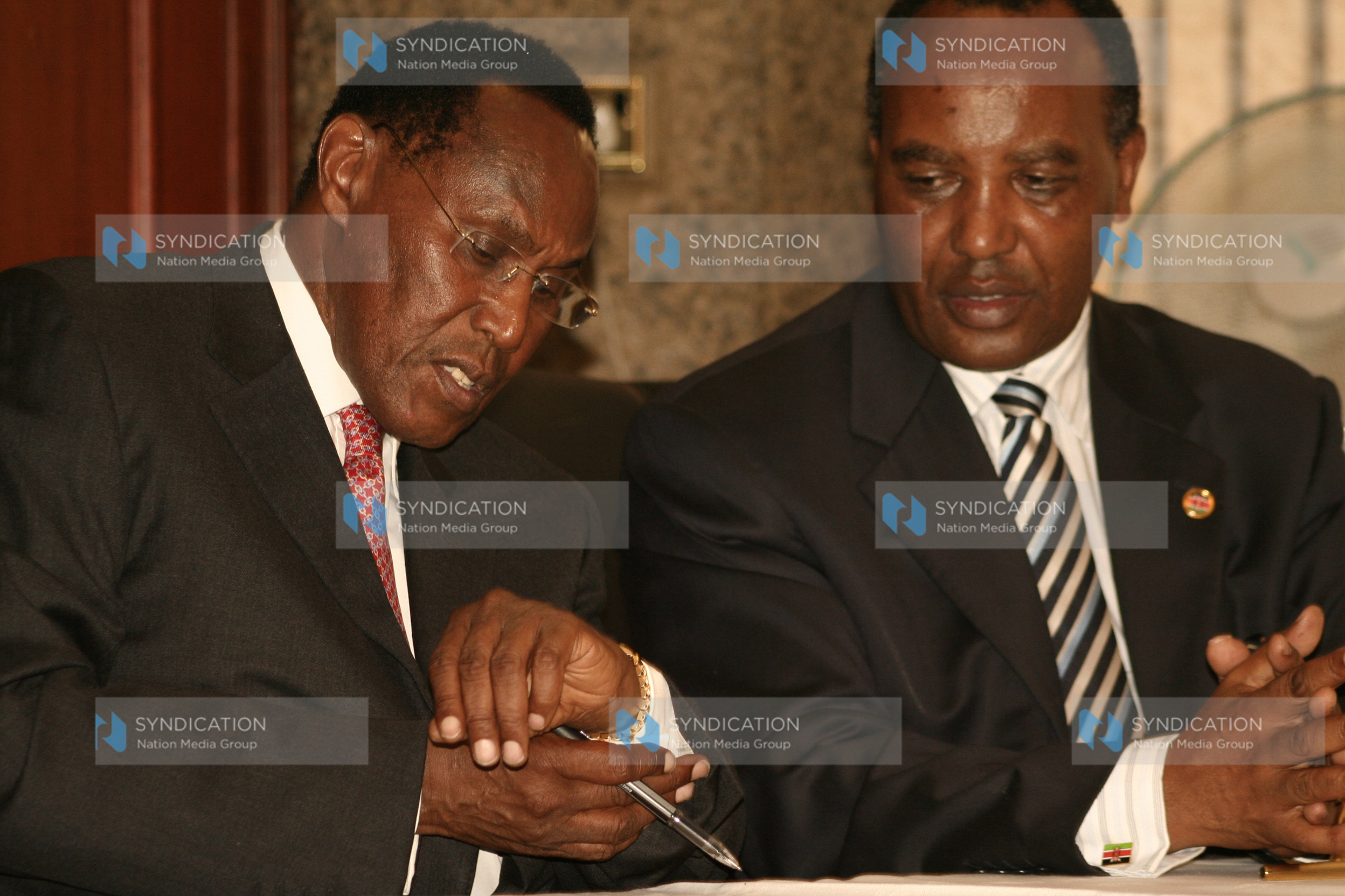 Minister for Internal Security Prof, George Saitoti sign performance contract
