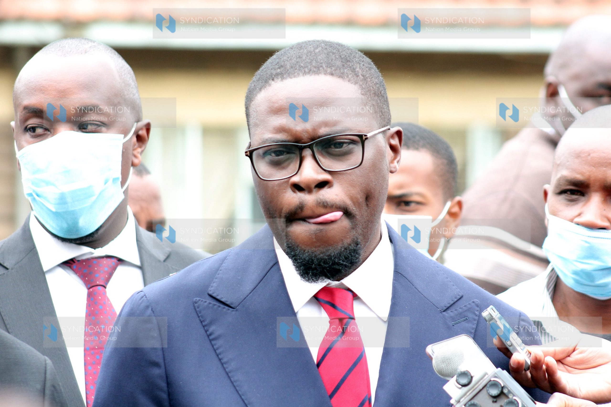 Nairobi Senator Johnson Sakaja speaking to media at the Kilimani Police station