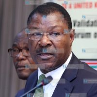 Ford Kenya Party leader Moses Wetangula (R)