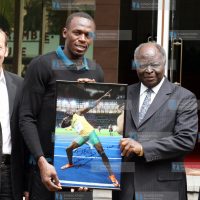 President Mwai Kibaki receives a gift