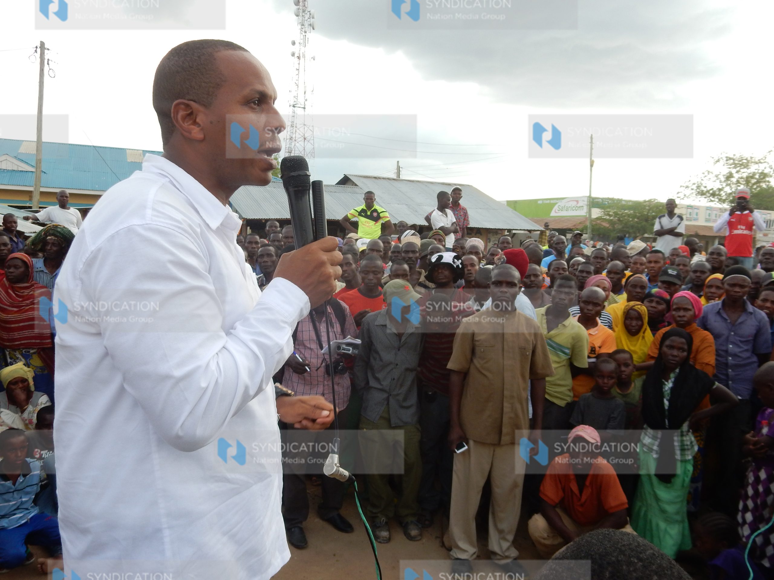 Former Garsen MP Danson Mungatana addressing residents of Hola town