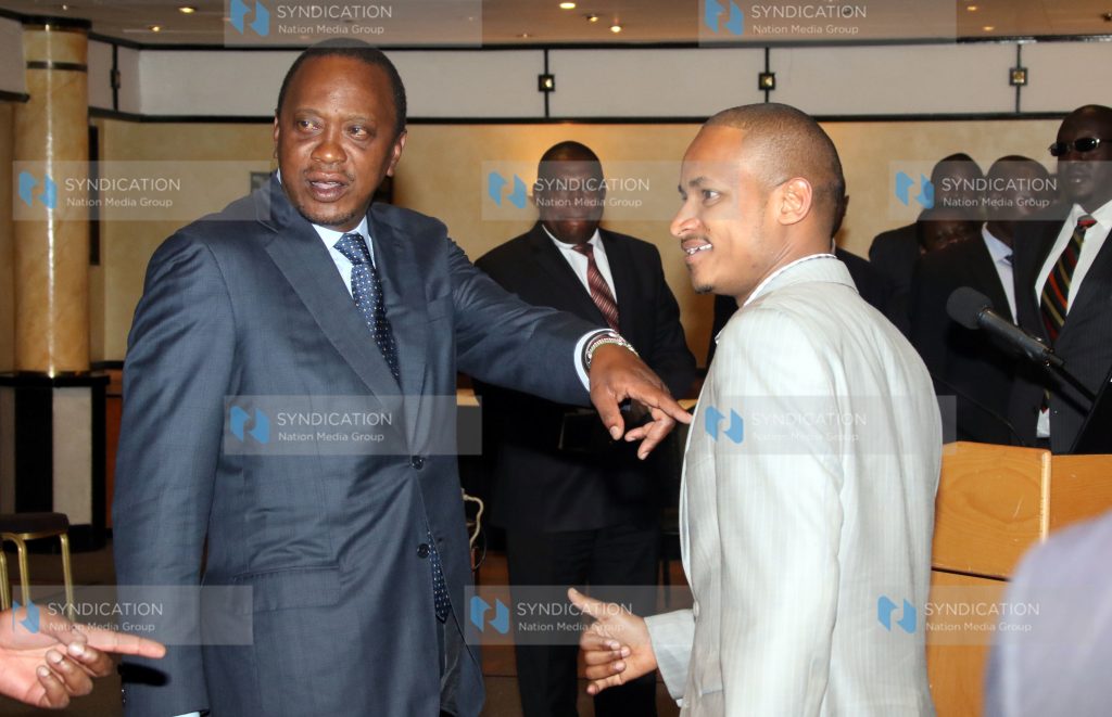 President Uhuru Kenyatta having a word with University of Nairobi Sonu chairman Babu Owino