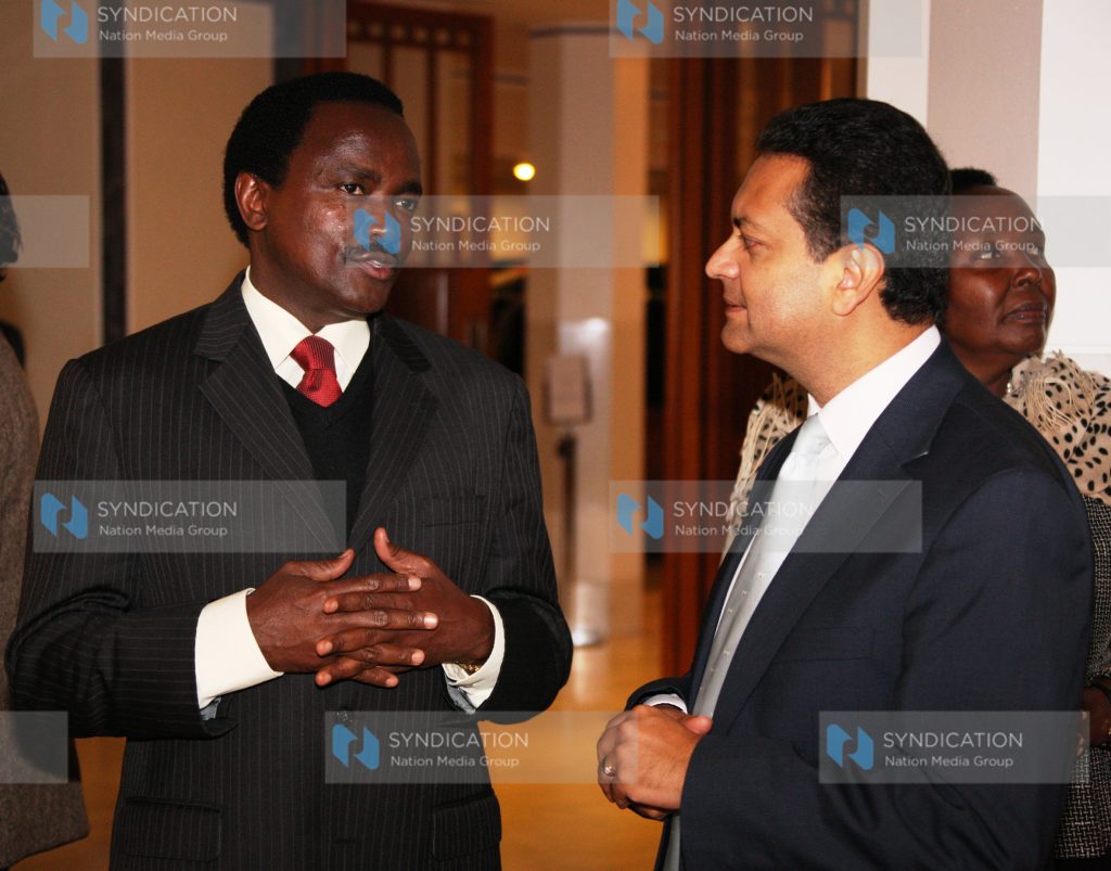 Vice President Kalonzo Musyoka chats with the Amil Amin Mawj