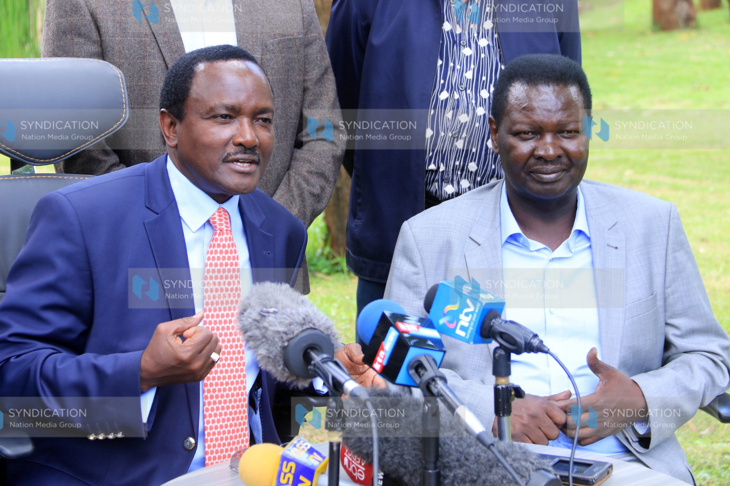 National Super Alliance leader Kalonzo Musyoka (left)