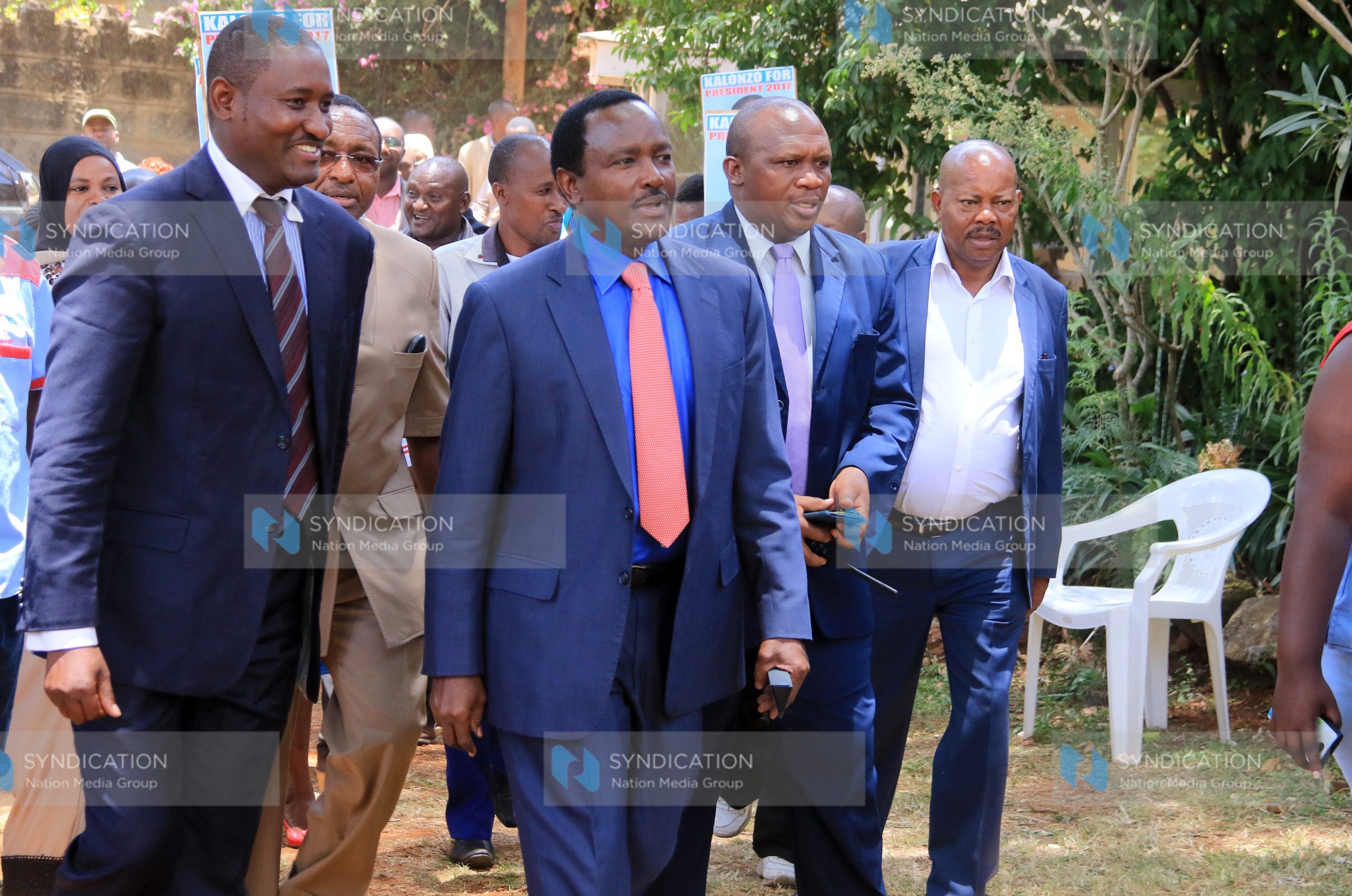Wiper leader Kalonzo Musyoka is welcomed by his supporters