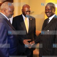 Daniel Arap Moi (center) and former Prime Minister Raila Odinga (right) console his former president Mwai Kibaki (left)
