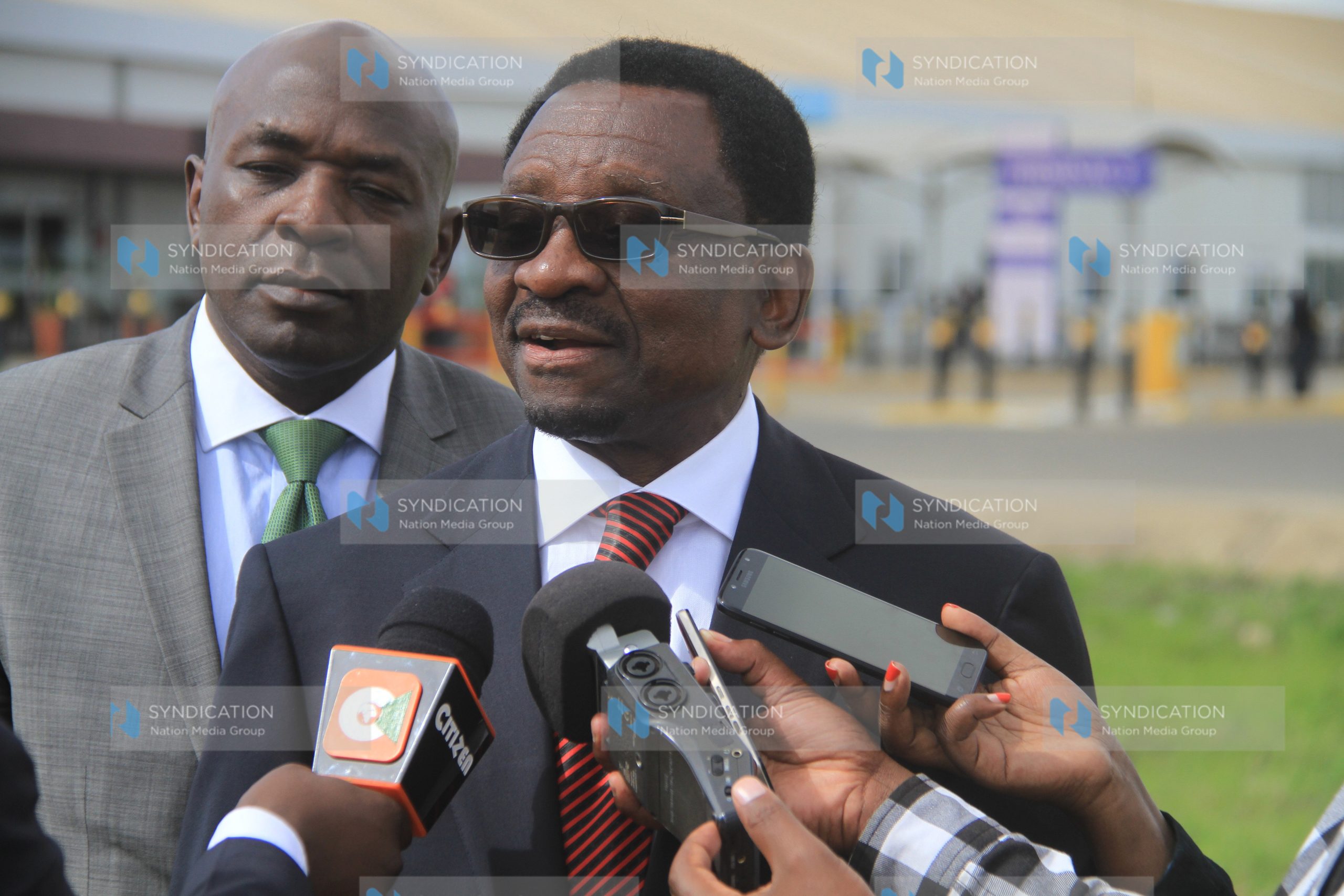 Senator James Orengo and lawyer Cliff Ombeta address journalists