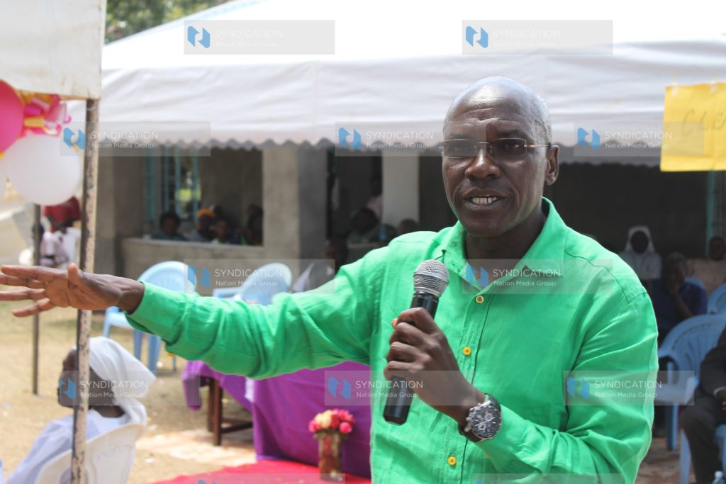 Kakamega Senator Dr. Boni Khalwale addresses hundreds of mourners